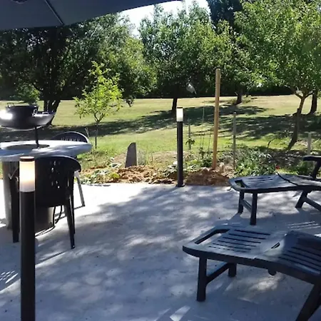 Charmante Maison Pres De Sainte-gemme Avec Jardin * Sainte-Gemme (Charente-Maritime)