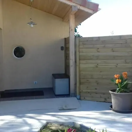 Charmante Maison Pres De Sainte-gemme Avec Jardin بيت للعطل *