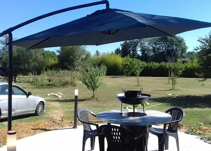 Charmante Maison Pres De Sainte-gemme Avec Jardin بيت للعطل